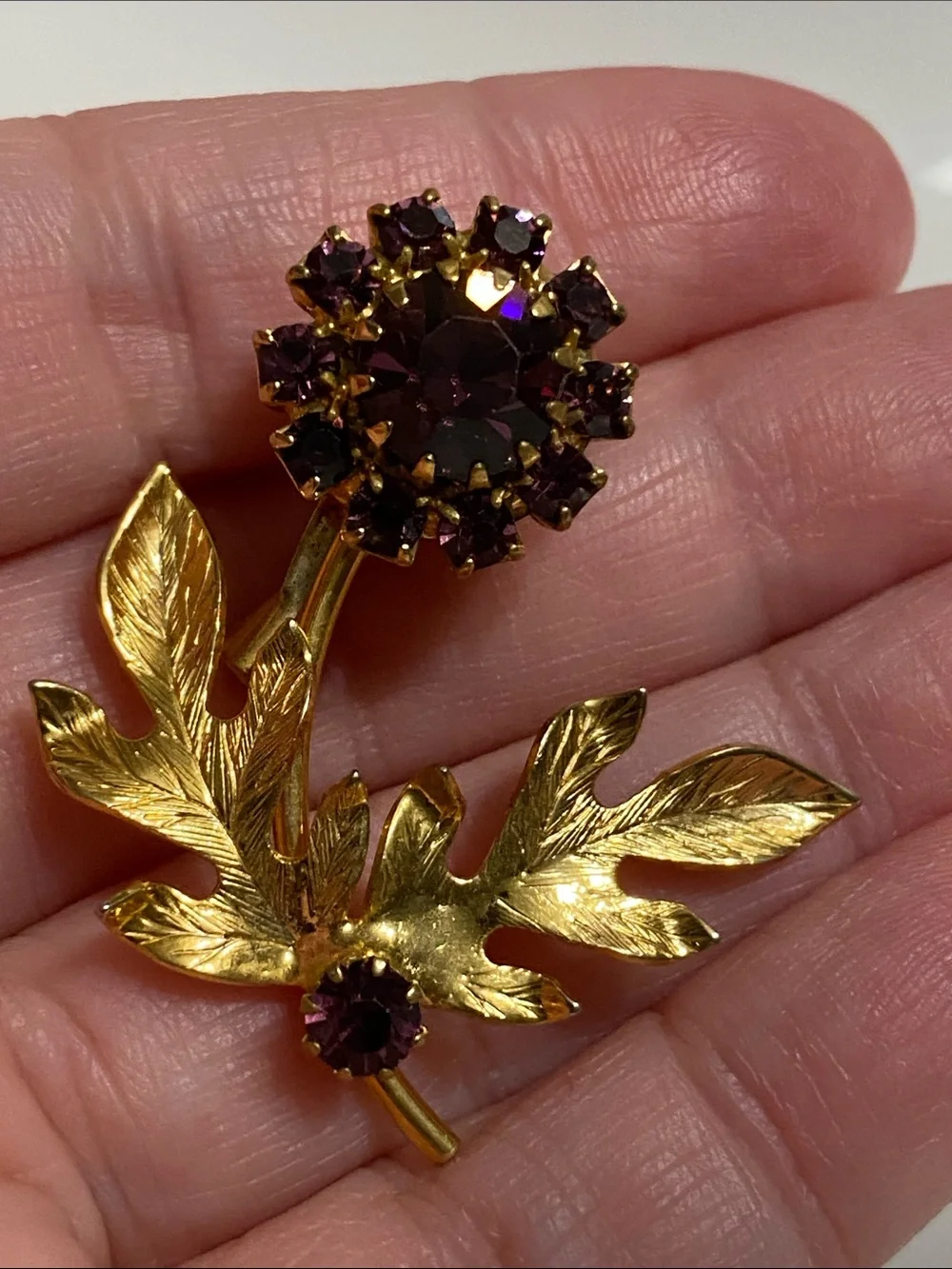 VTG Gold-Tone Floral Brooch with Purple Rhinestones